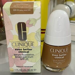 Clinique Even Better Clinical  Foundation WN 54 Honey Wheat